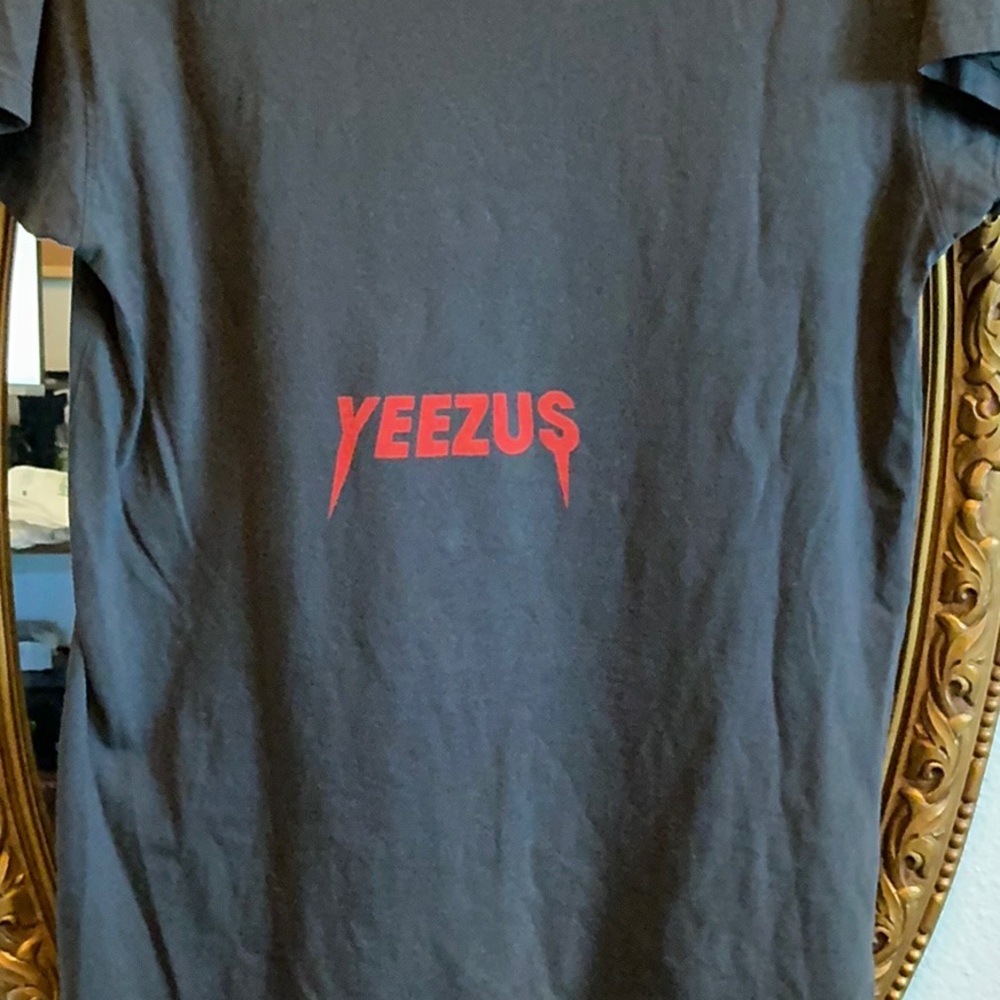 Yeezy Black Graphic Tee with Skull Headdress Print vtg - Picture 7 of 10